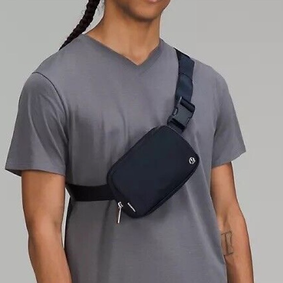 Lululemon Everywhere Waist Bag - Picture 3 of 10